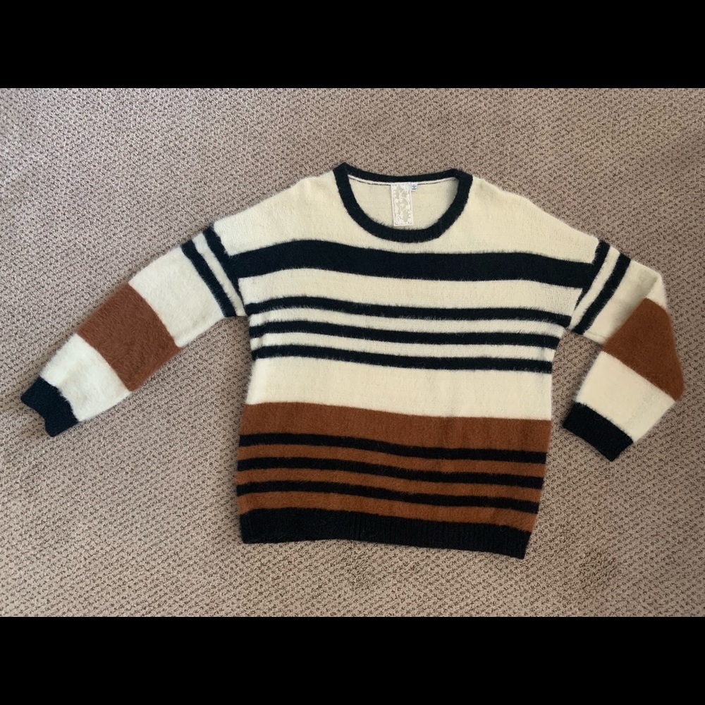 🍁FALL/WINTER❄️ Women’s eyelash sweater